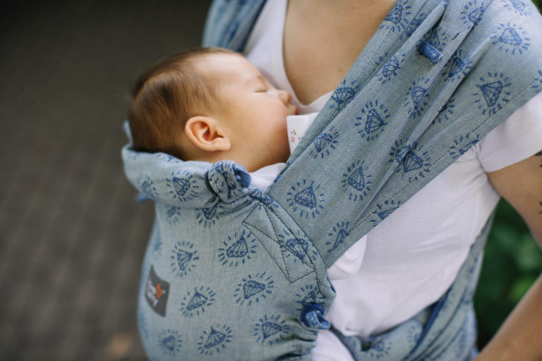 Ношение младенцев снижает колики у новорожденных post thumbnail image